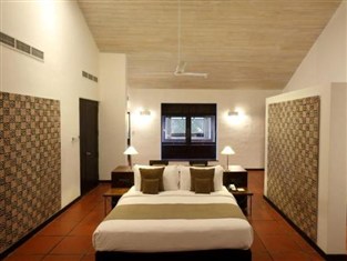 290153_120608193928778_std